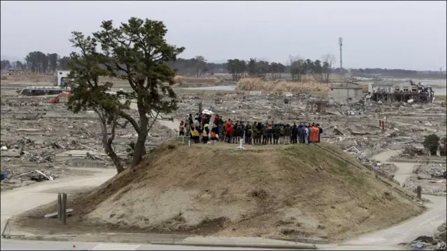 Рівно через місяць після цунамі - в Японії новий землетрус.