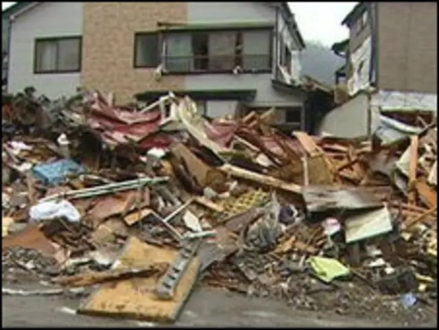 Cảnh đổ nát tại Kamaishi sau động đất và sóng thần