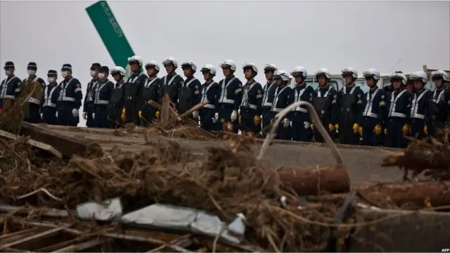 Polisi berdoa di Miyagi