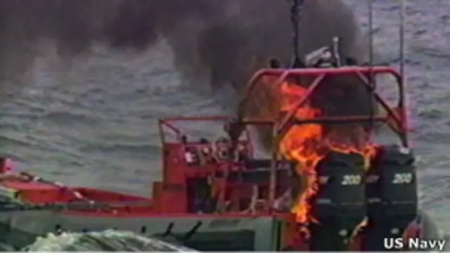 Судно-мишень горит