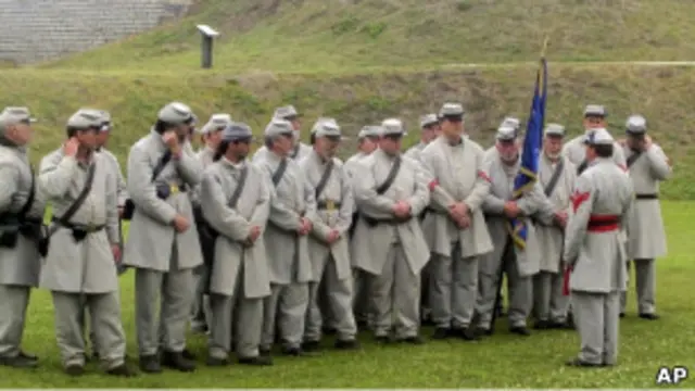 Люди, одетые в форму войск конфедерации 