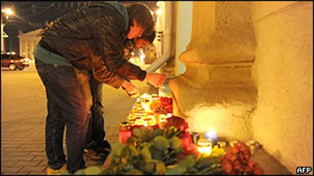 Цветы у станции метро в Минске