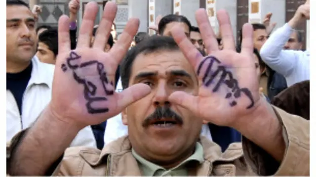 Para pengamat mengatakan demonstrasi hari Jumat merupakan yang terbesar sejak 15 Maret