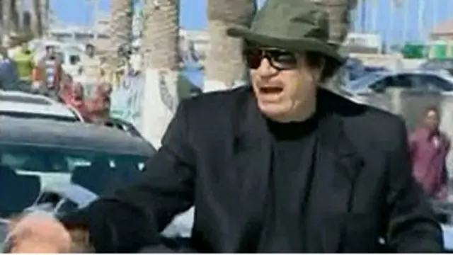 معمر قذافی کناره گیری از قدرت را رد کرده است