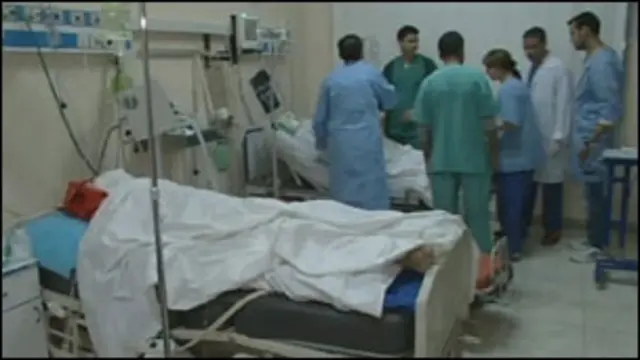 برق بیمارستان به طور پی در پی قطع می شود و جراحان مجبورند در تاریکی به کار خود ادامه دهند