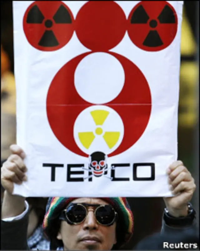 Một số cuộc biểu tình phản đối đã diễn ra ngay trước trụ sở chính của Tepco, hãng điều hành nhà máy hạt nhân Fukushima.