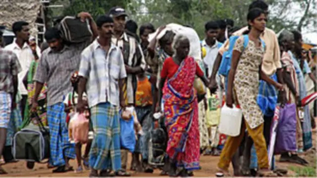 Pengungsi Tamil yang lari dari rumah tinggalnya pada konflik di tahun 2009.