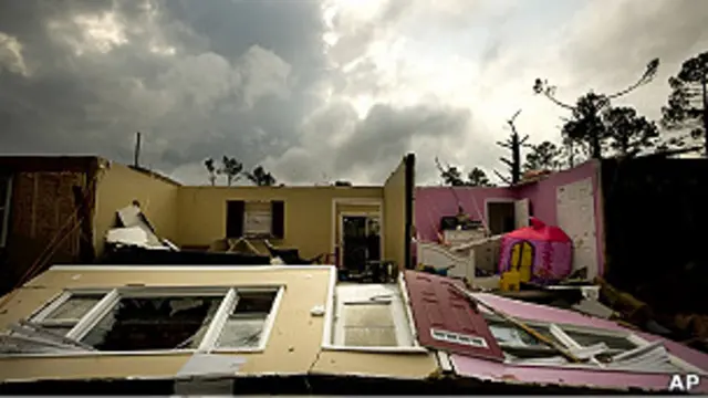 Los tornados causan gran destrucción en el sur y centro de EE.UU. - BBC News Mundo