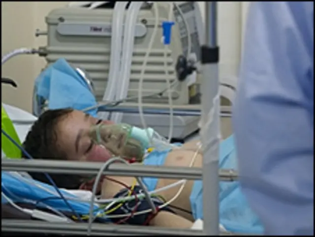 مصراتہ کے ہسپتال میں زخمی بچہ