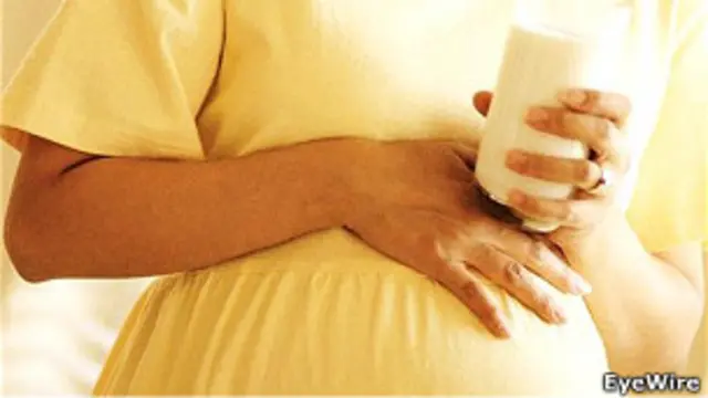 Беременная с молоком