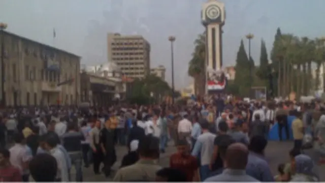 Massa demonstran menggelar demo antipemerintah di Homs dan beberapa kota lain di Suriah