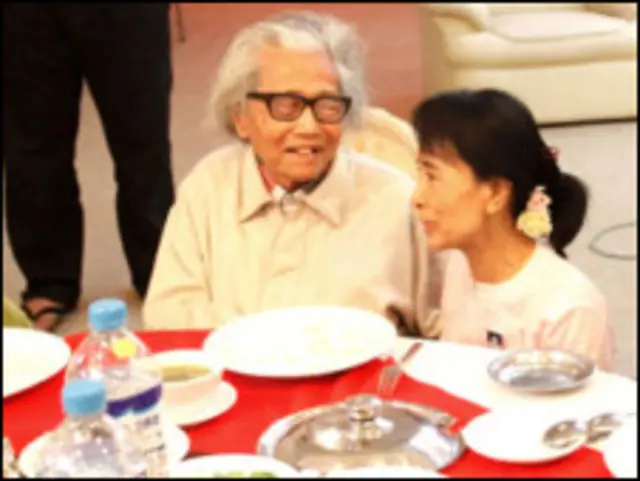 Dagon Taryar with Aung San Suu Kyi