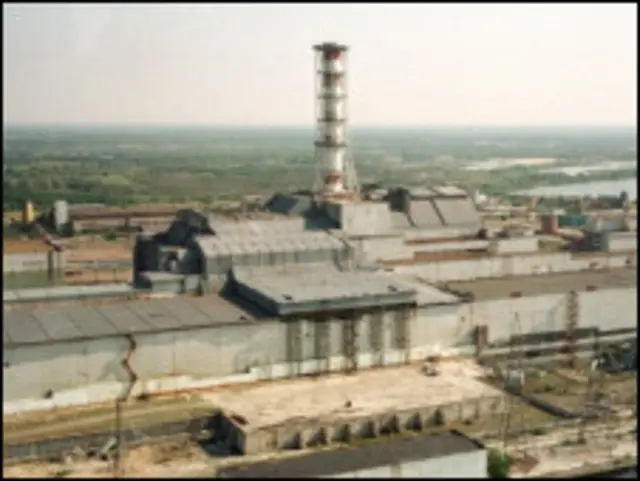 चेर्नोबिल हादसे में कम से कम 30 लोगों की मौत हो गई थी लेकिन ग़ैर आधिकारिक आँकड़ें ज़्यादा बताए जाते हैं