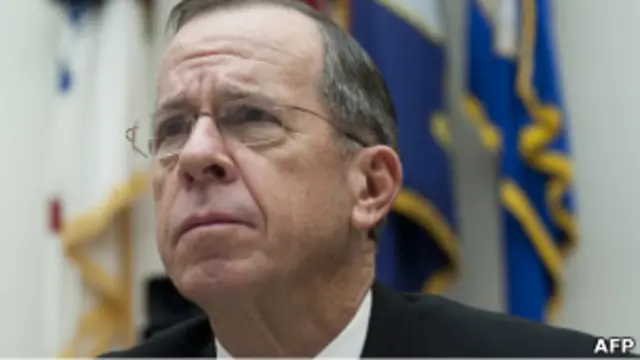 Mike Mullen mengatakan rencana Presiden Obama berisiko namun menerima keputusan itu