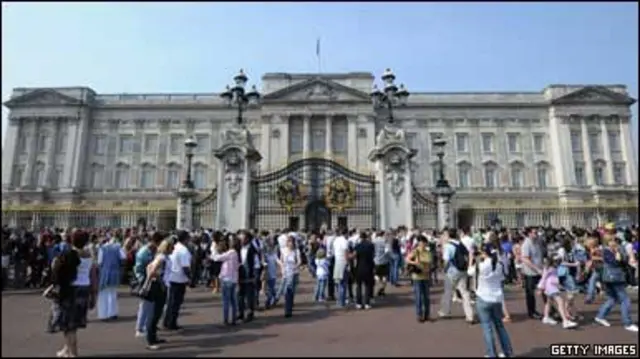 Букінгемський палац надіслав запрошення 46 королівським родинам світу