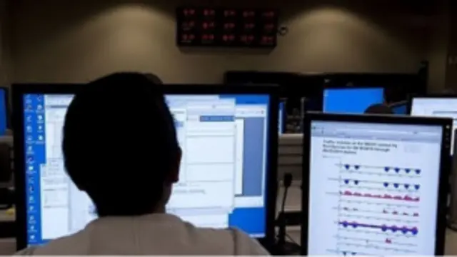 साइबर अपराधी क्रिस गेल, श्रीसंत जैसे चर्चित शख्सियतों के नाम और चित्रों से ललचाकर वायरस फैलाने वाली वेबसाइटों पर बुलाती है