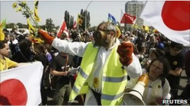 Demo antinuklir di Strasbourg Prancis