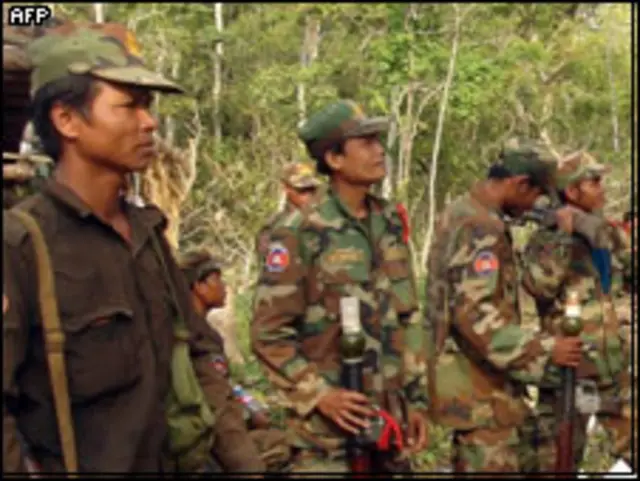 နယ်စပ်မှကမ္ဘာဒီးယားစစ်သားများ