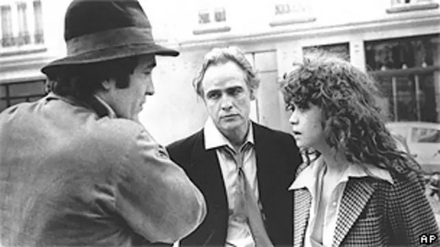 ماریا اشنایدر، مارلون براندو و برتولوچی پشت صحنه فیلم آخرین تانگو در پاریس