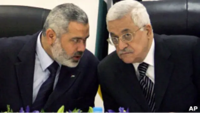 Один из лидеров ХАМАС Исмаил Хания и председатель ФАТХ Махмуд Аббас