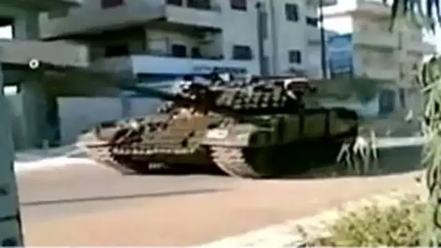 Tank-tank dikirim untuk menumpas para demonstran