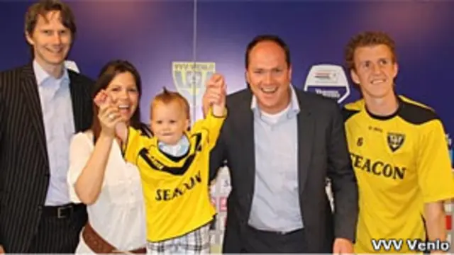 Baerke van der Meij durante la firma de su contrato. Foto: Ellen Berden, VVV-Venlo