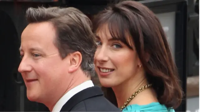 Perdana Menteri Inggris David Cameron dan istrinya, Samantha tiba di kompleks Wesminster Abbey menjelang pemberkatan perkawinan Pangeran William dan Kate Middleton