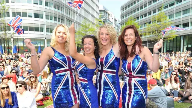 По всій країні влаштовують святкування. У Британії - вихідний.