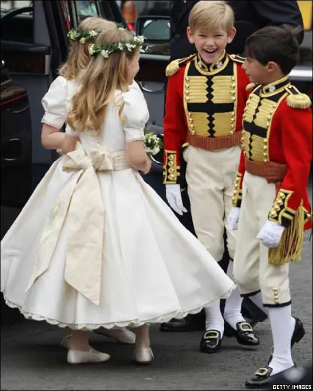 Дружки й пажі нареченої.