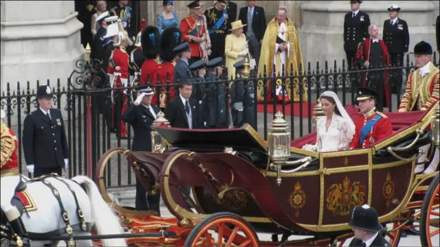 Đám cưới của Hoàng tử William và Nữ Công tước xứ Cambridge Catherine trưa 29/4 là tâm điểm của truyền thông Anh và quốc tế đổ về London.