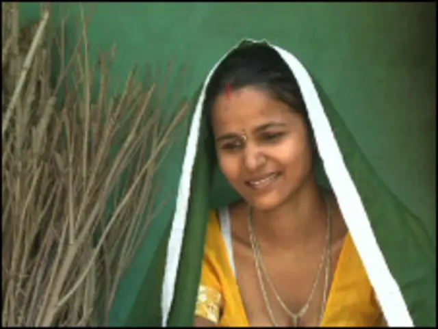 बाहरी राज्यों से शादी के लिए लाई लड़कियों को अलग नज़र से देखा जाता है.