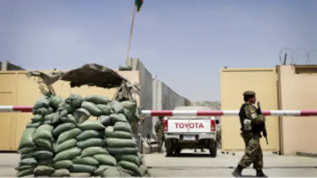 د کابل امنیې قومندانۍ په خبرپاڼه کې ویل شوي، د دغه برید په ساحه کې اور لګیدلی دی.