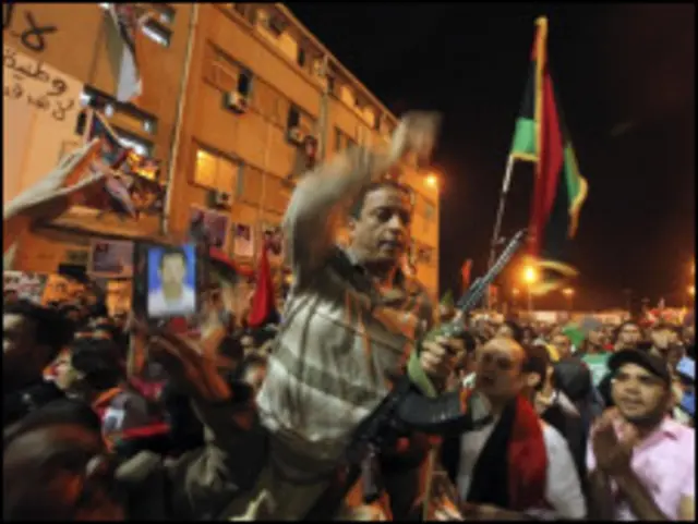 Người dân ở Benghazi 'ăn mừng' tin con trai Gaddafi thiệt mạng