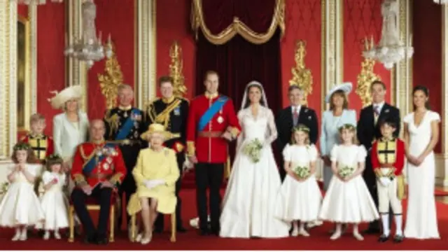 Buckingham Sarayı aynı Kraliyet Ailesi gibi Britanya'nın sembollerinden biri.