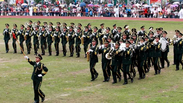 解放军驻港部队军营开放日——昂船州军营(01/05/2011，BBC中文网照片)