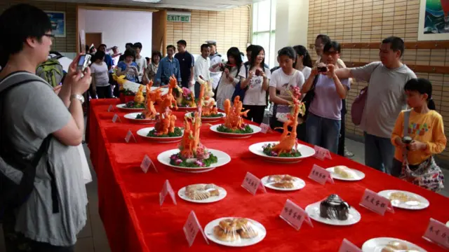 解放军驻港部队军营开放日——昂船州军营(01/05/2011，BBC中文网照片)