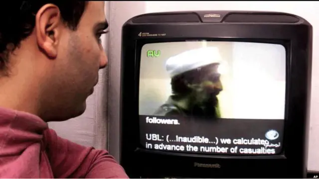 د ۲۰۰۱ په دسمبر کې مصری ځوان محمد فاروق د ۲۰۰۱ د سپمبر د ۱۱مې د بریدونو په تړاو د اسامه خبرو ته غوږ دی. دا وېديويي پټه د امریکا دفاع وزارت خپره کړې وه.