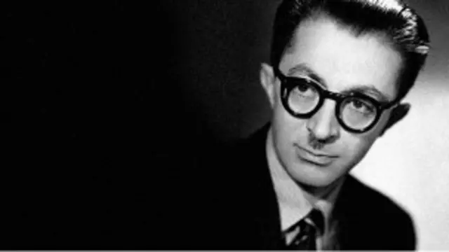 کافه نادری پاتوق شماری از نویسندگان و شاعران ایران مانند صادق هدایت، فروغ فرخزاد، جلال آل احمد و سیمین دانشور بوده است