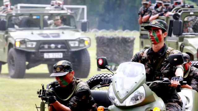 解放军驻港部队军营开放日——石岗军营(02/05/2011，BBC中文网照片）