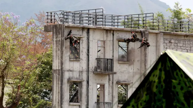 解放军驻港部队军营开放日——石岗军营(02/05/2011，BBC中文网照片）