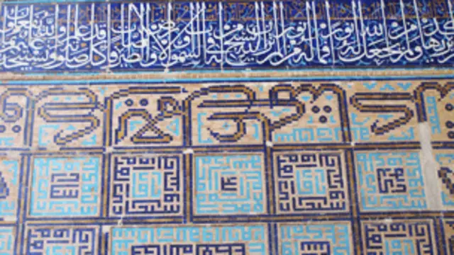 هنر خوشنویسی در این دوره به رشد چشمگیری رسید.