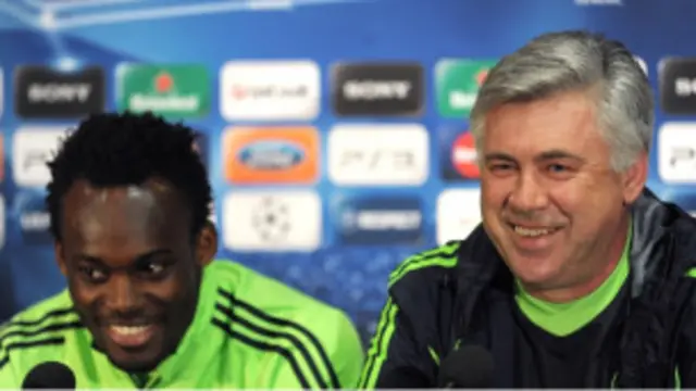 Michael essien menjadi andalan Carlo Ancelotti di lini tengah Chelsea.