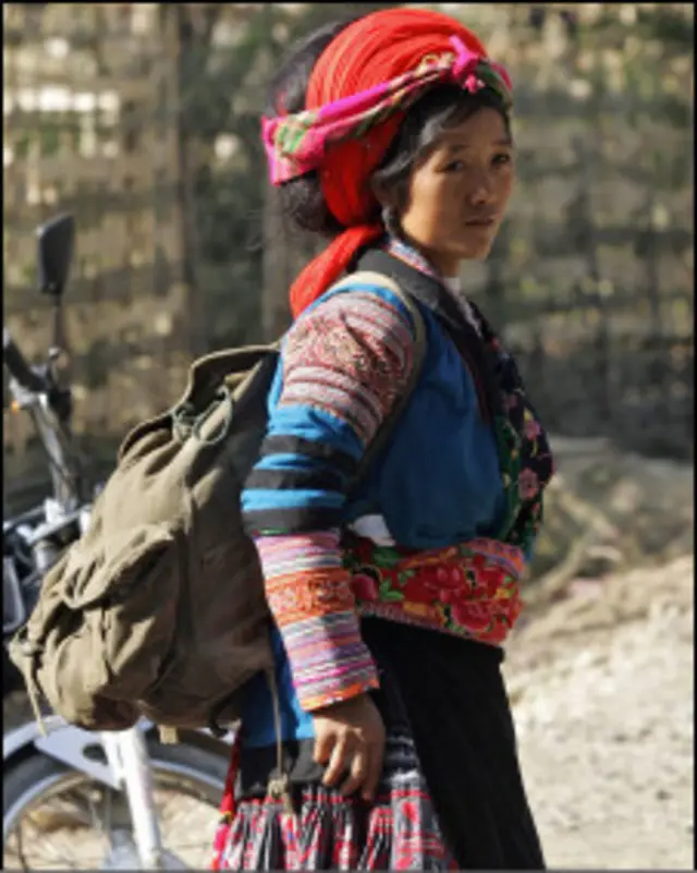 Người Hmong ở Việt Nam đang cố tìm chỗ đứng trong không gian kinh tế cạnh tranh khốc liệt về nguồn lợi và tài nguyên