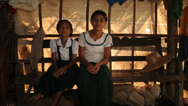 Dua kakak beradik kehilangan orang tua 