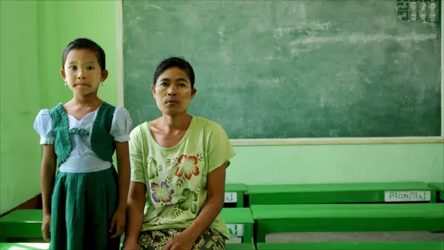 Wah Wah bersama neneknya