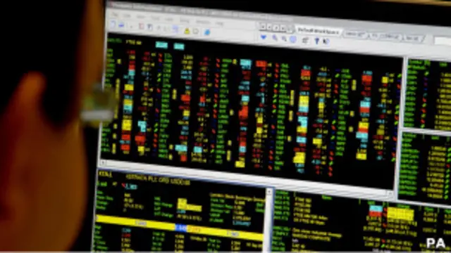 Брокер следит за акциями компаний FTSE 100