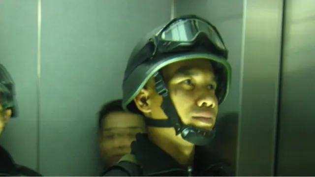 Pasukan tembak jitu ini bersama Paspampres berada dalam lift, setelah mengikuti rombongan PM Thailand, Abhisit Vejjajiva, yang diwawancarai oleh sebuah media asing di sebuah gedung berlantai 20 dekat Bundaran HI. 