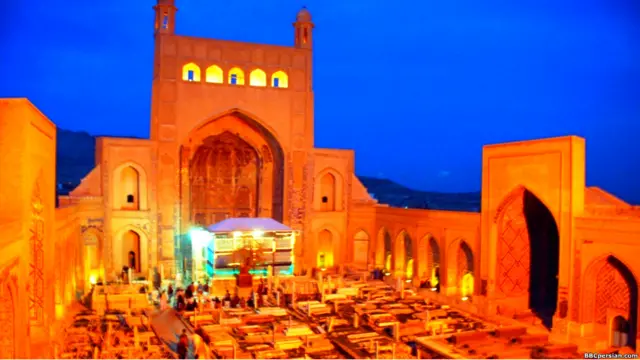 آرامگاه خواجه عبدالله انصاری در گازرگاه هرات. این بنای باشکوه در عصر تیموریان ساخته شده است