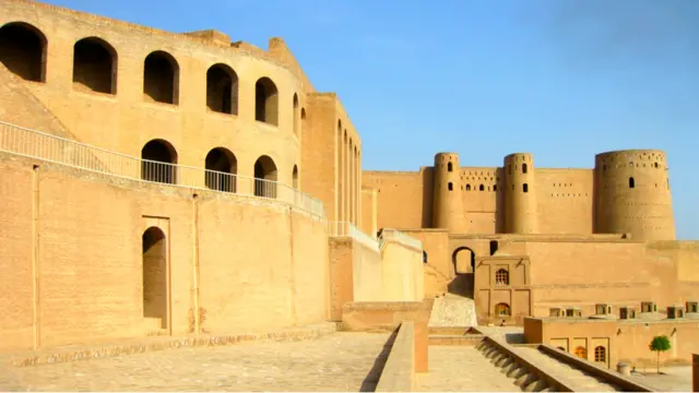 قلعه اختیارالدین، بیش از دو هزار سال سابقه دارد. چندین بار ویران شده. تیمور نیز در حمله به هرات آن را ویران کرد، اما شاهرخ پسر او آن را بازسازی کرد