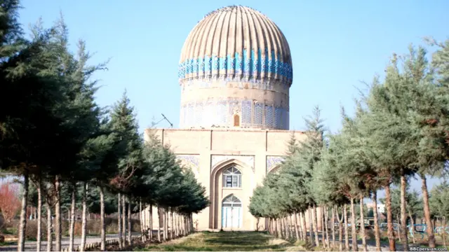 آرامگاه گوهرشاد همسر شاهرخ میرزای تیموری. این گنبد یکی از برجسته ترین نمونه‌های معماری عصر تیموریان نیز به حساب می‌آید 